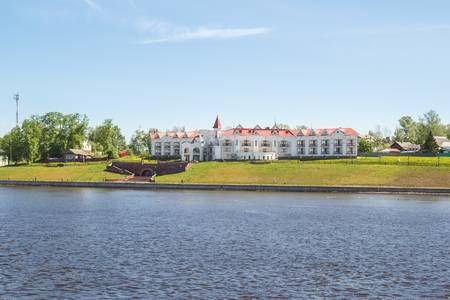 77972661-view-from-the-river-to-the-hotel-on-the-beach-in-uglich-yaroslavl-region.jpg.894c5c1af63ccfec3723cbf118ded6a8.jpg